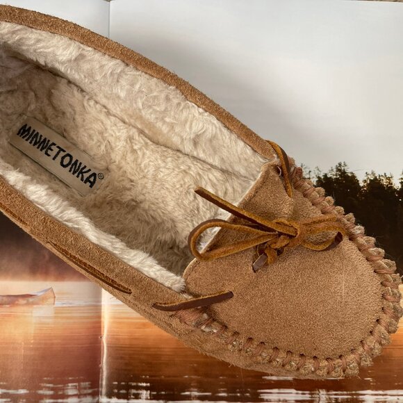 MINNETONKA Women's Sheepskin Rubber Sole Slippers: Size 9; EXCELLENT CONDITION - Picture 5 of 9